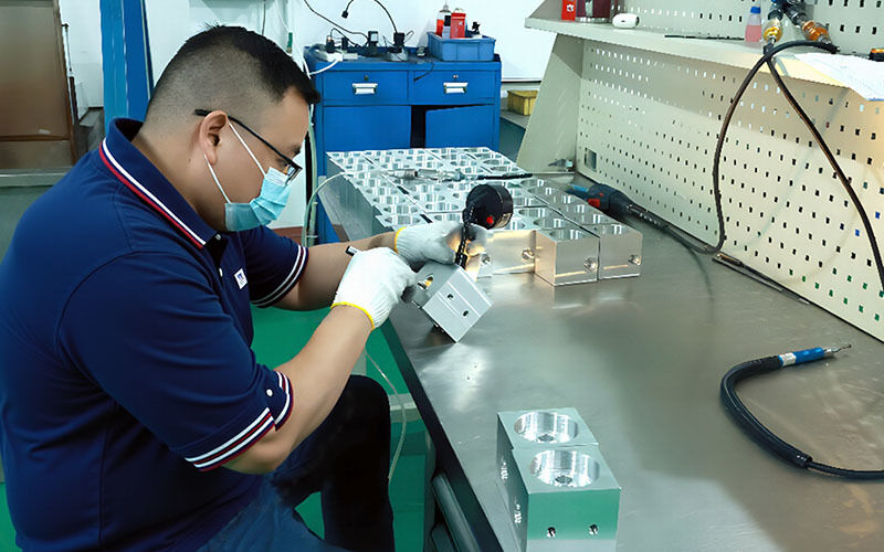 Dongguan Zhongwei Metal Products Co., Ltd linia produkcyjna producenta