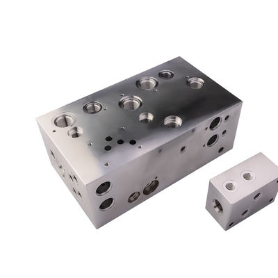 Wyposażenie hydrauliczne z stopem aluminium lotniczego Wielokanalizowana konstrukcja zintegrowana Maszyny budowlane System napędowy wysokiego ciśnienia